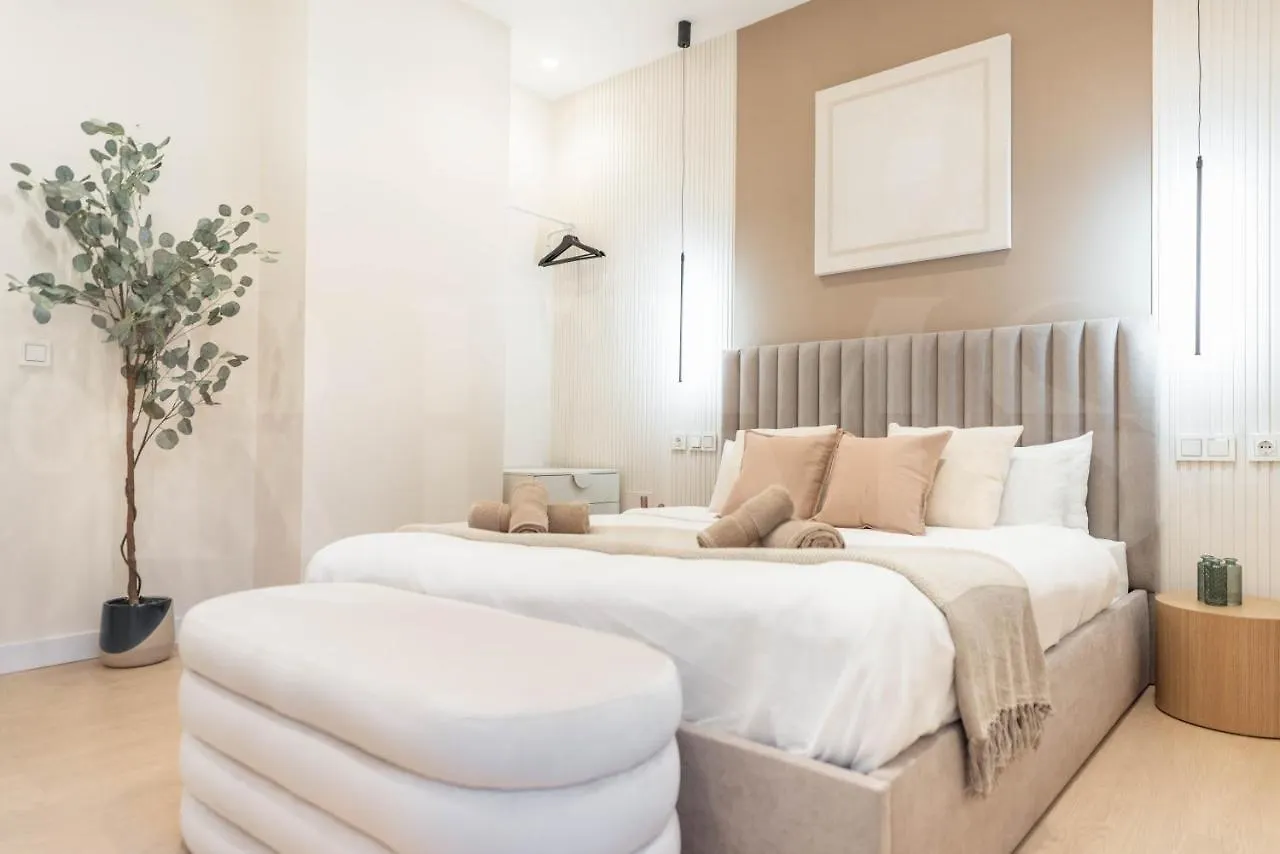 Sophisticated Apartment With Balcony & City Views By Rems Malaga