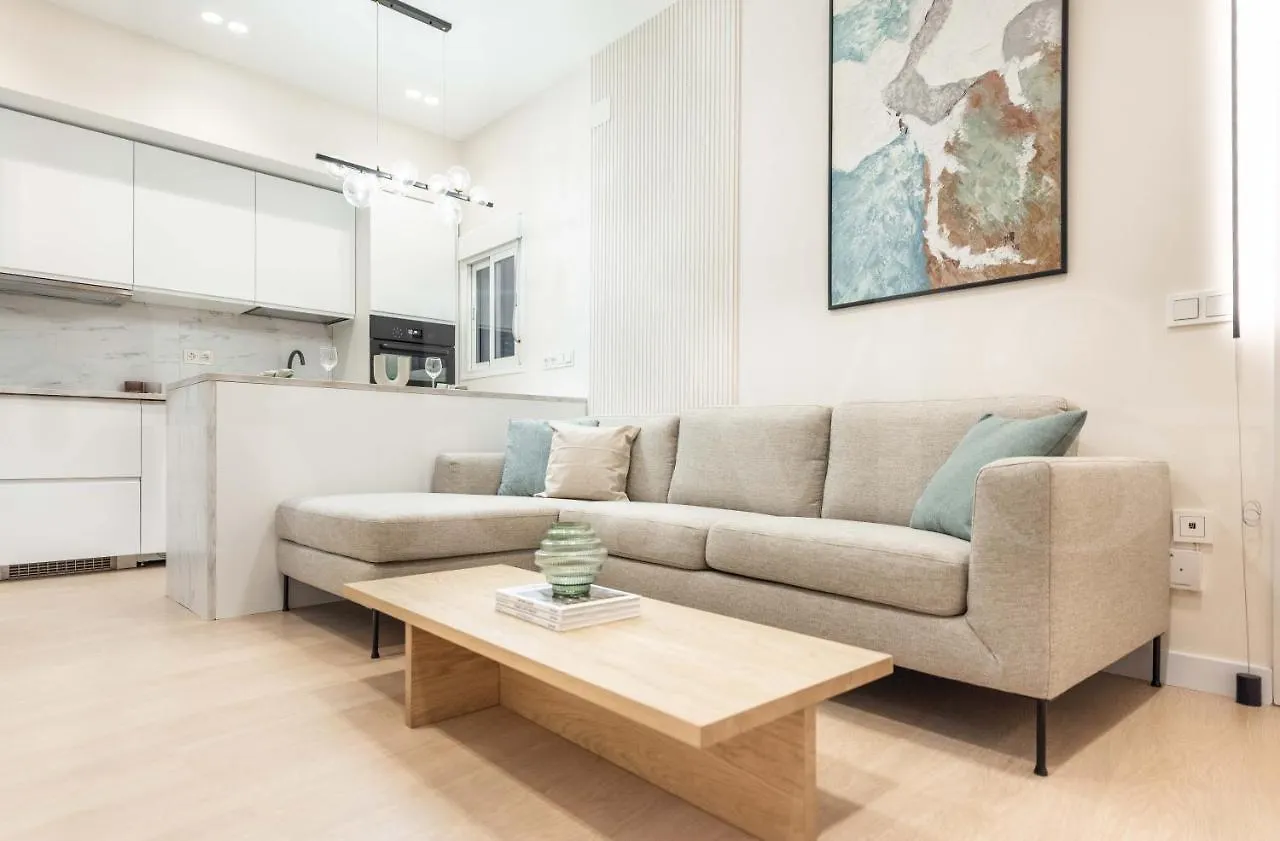 Sophisticated Apartment With Balcony & City Views By Rems Malaga 0*,