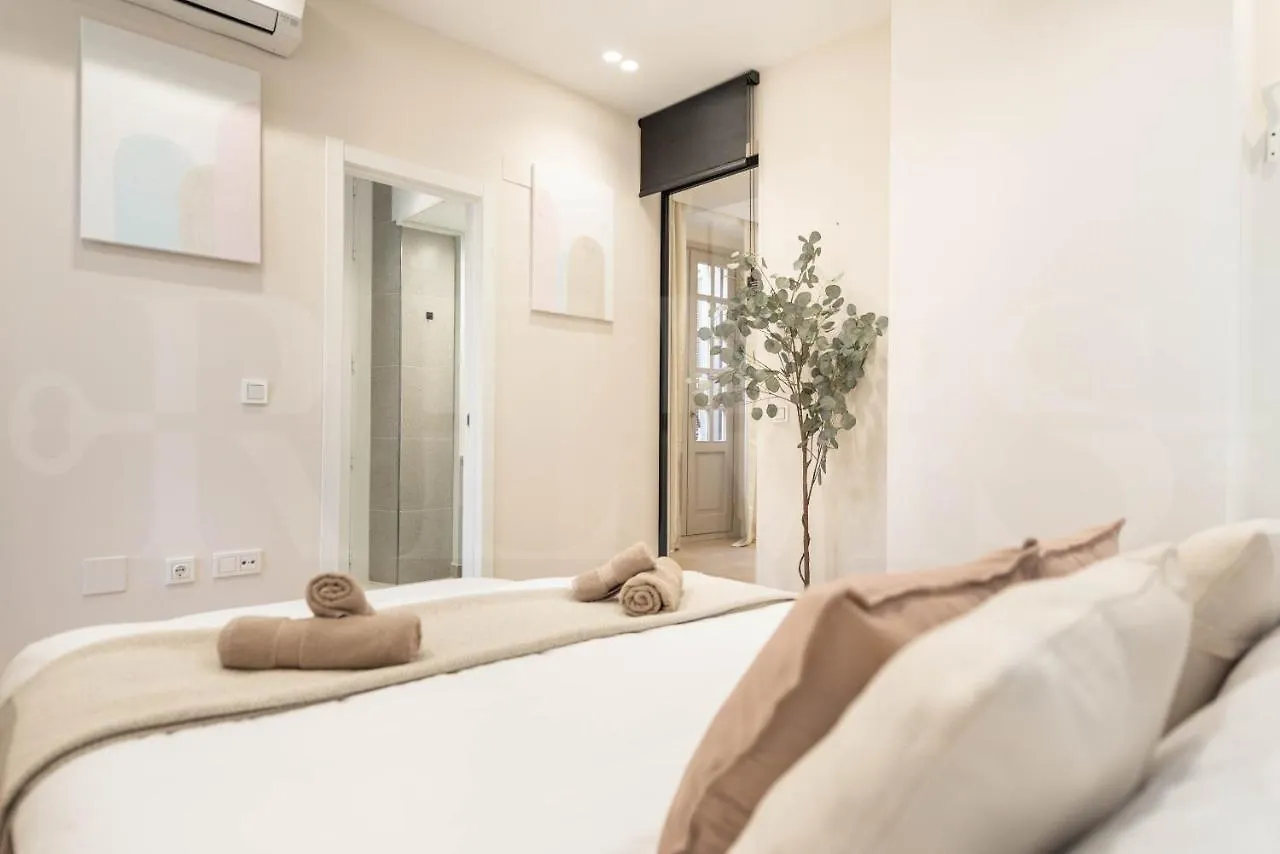 Sophisticated Apartment With Balcony & City Views By Rems Malaga Spain