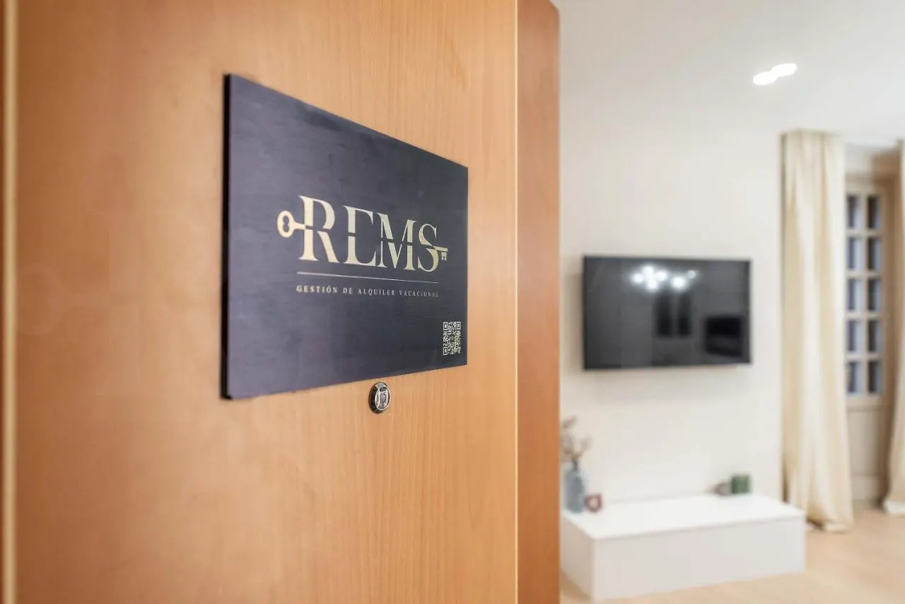 Sophisticated Apartment With Balcony & City Views By Rems Malaga Spain