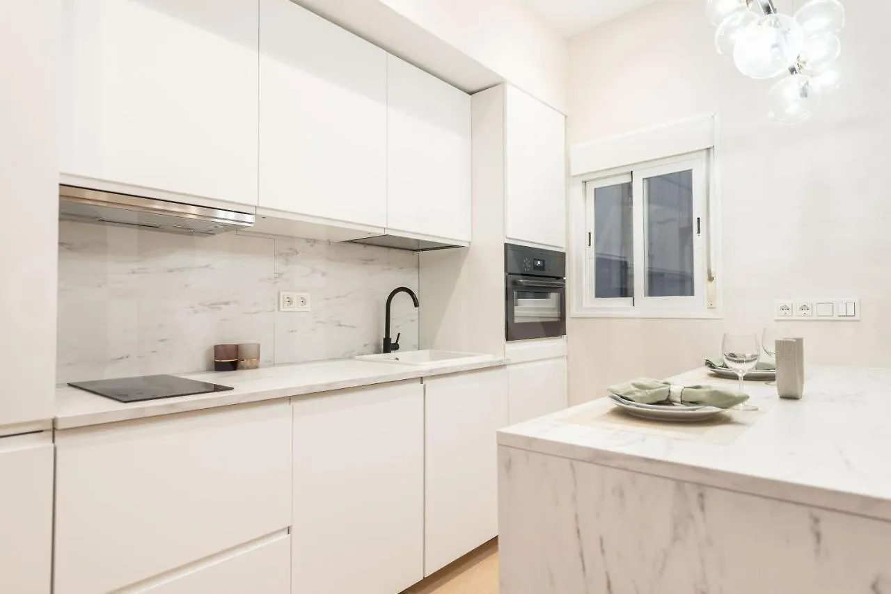 Sophisticated Apartment With Balcony & City Views By Rems Malaga