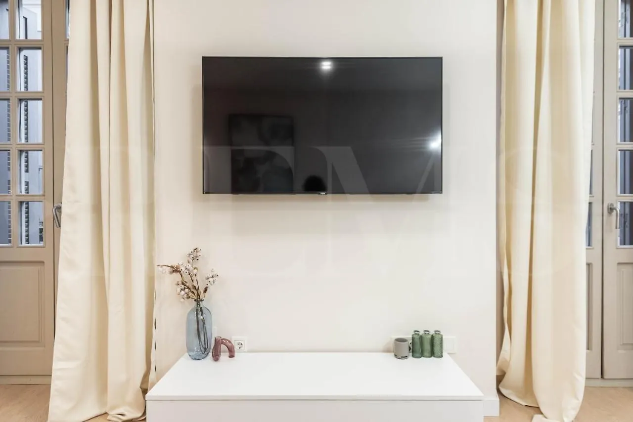 Sophisticated Apartment With Balcony & City Views By Rems Malaga