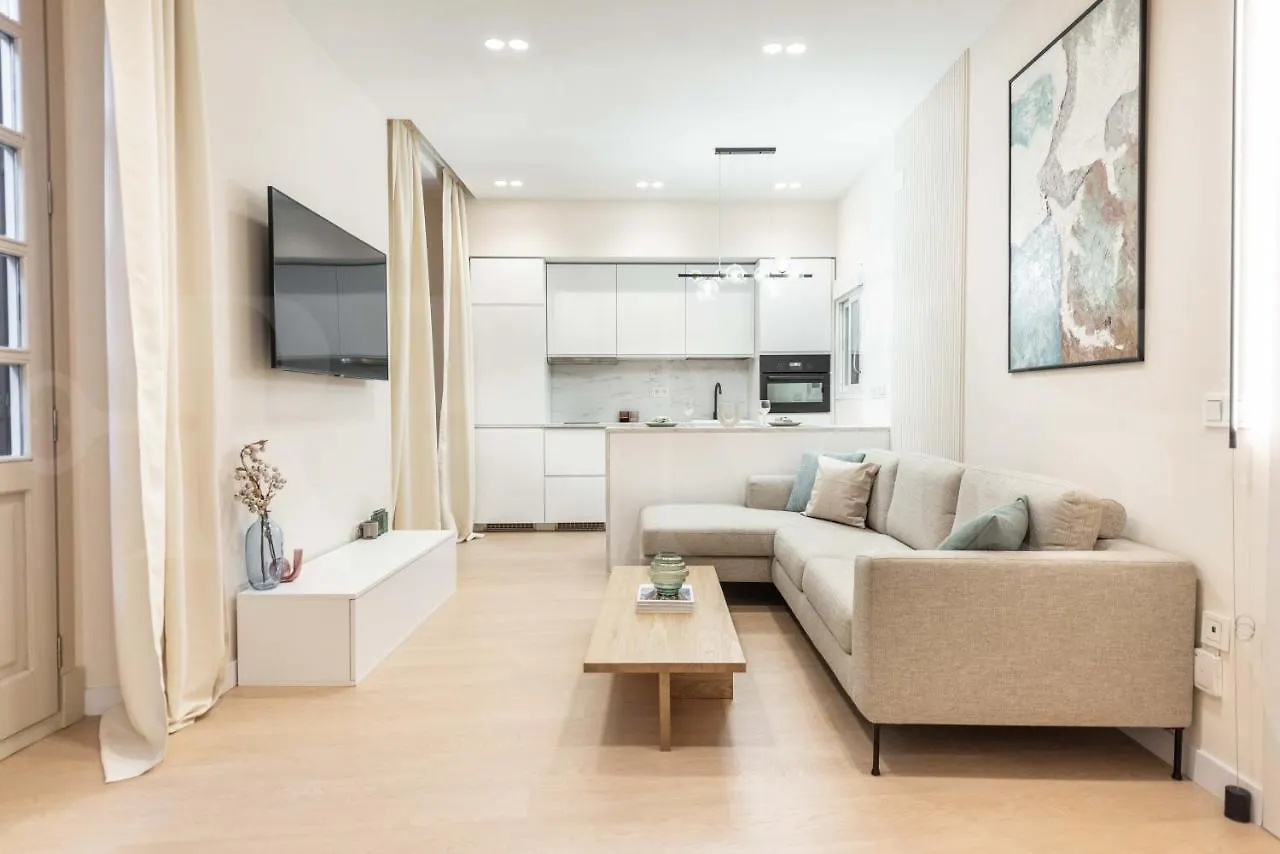 Sophisticated Apartment With Balcony & City Views By Rems Malaga