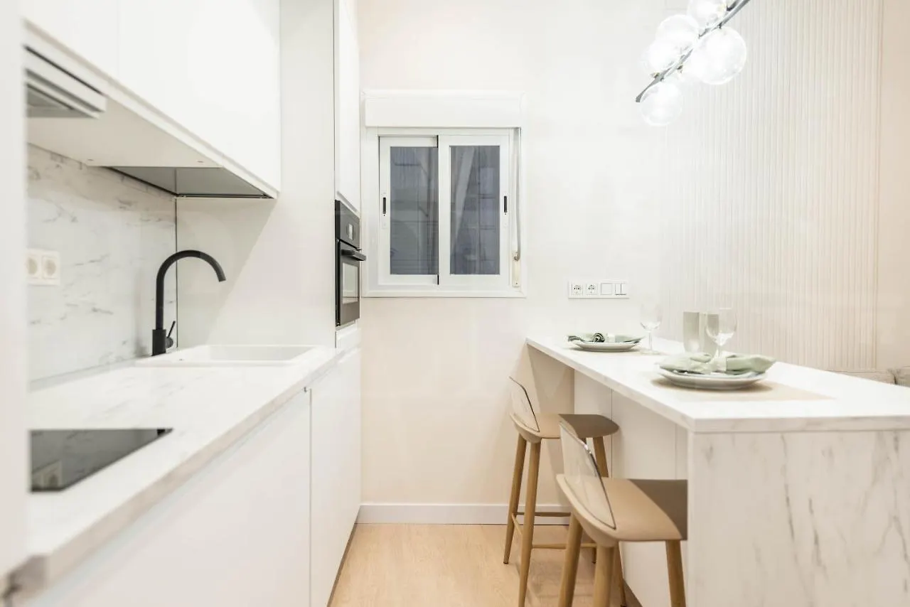 Sophisticated Apartment With Balcony & City Views By Rems Malaga