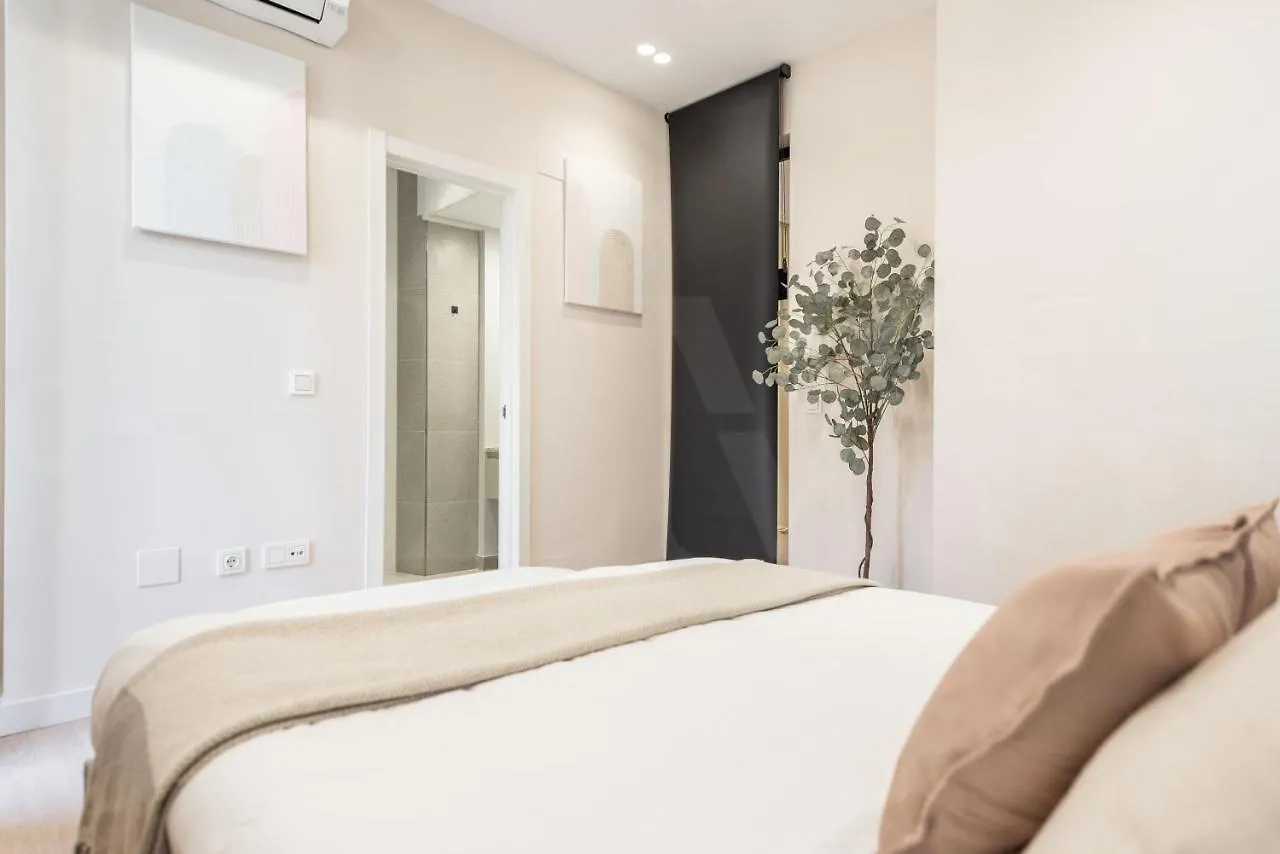 Sophisticated Apartment With Balcony & City Views By Rems Malaga