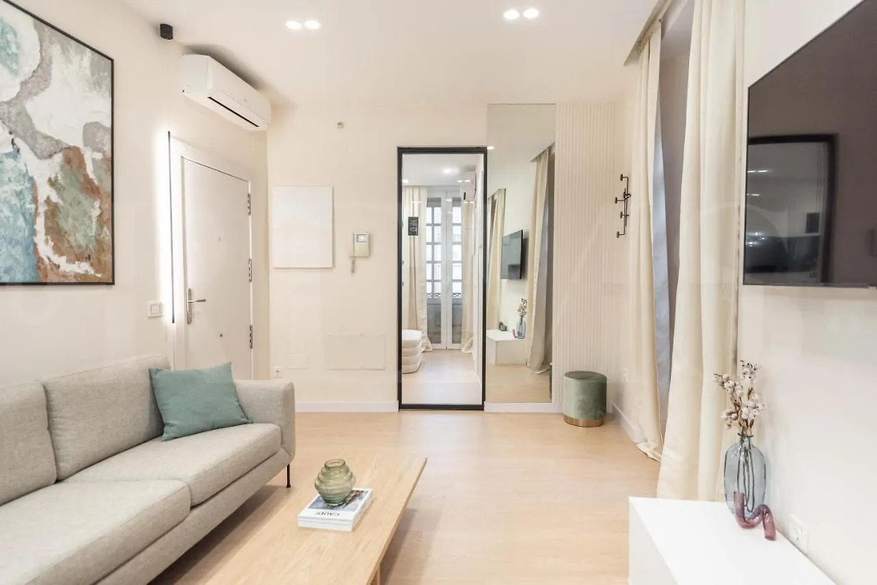 Sophisticated Apartment With Balcony & City Views By Rems Malaga